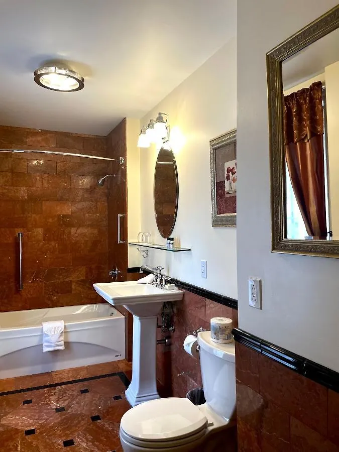 ***  Hotel Manoir D'Auteuil Quebec City Canada
