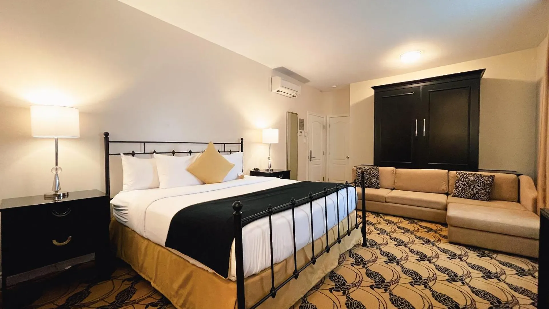 Hotel Manoir D'Auteuil Quebec City Canada
