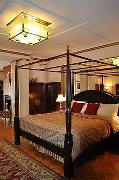 Hotel Manoir D'Auteuil Quebec City