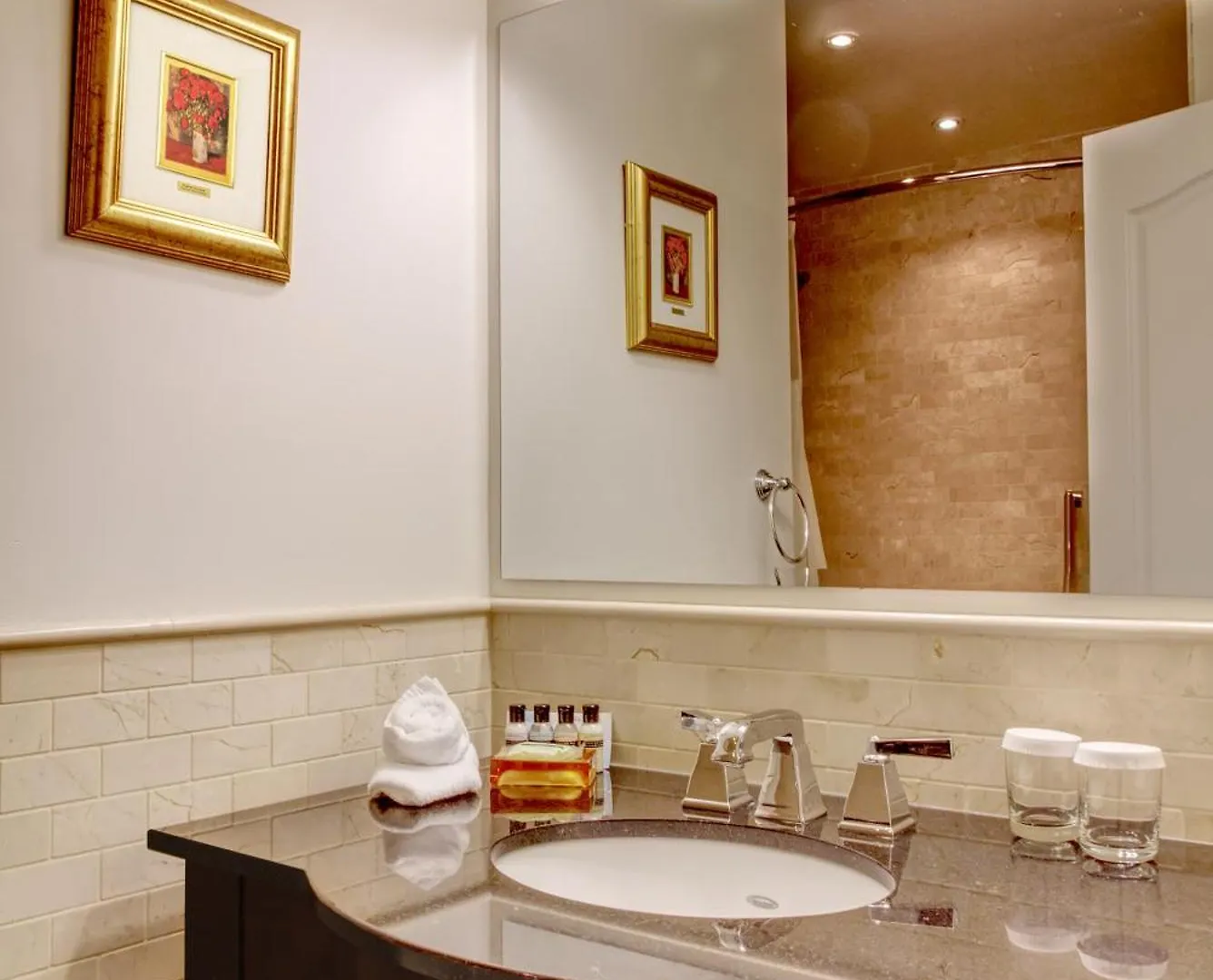 Hotel Manoir D'Auteuil Quebec City 3*,