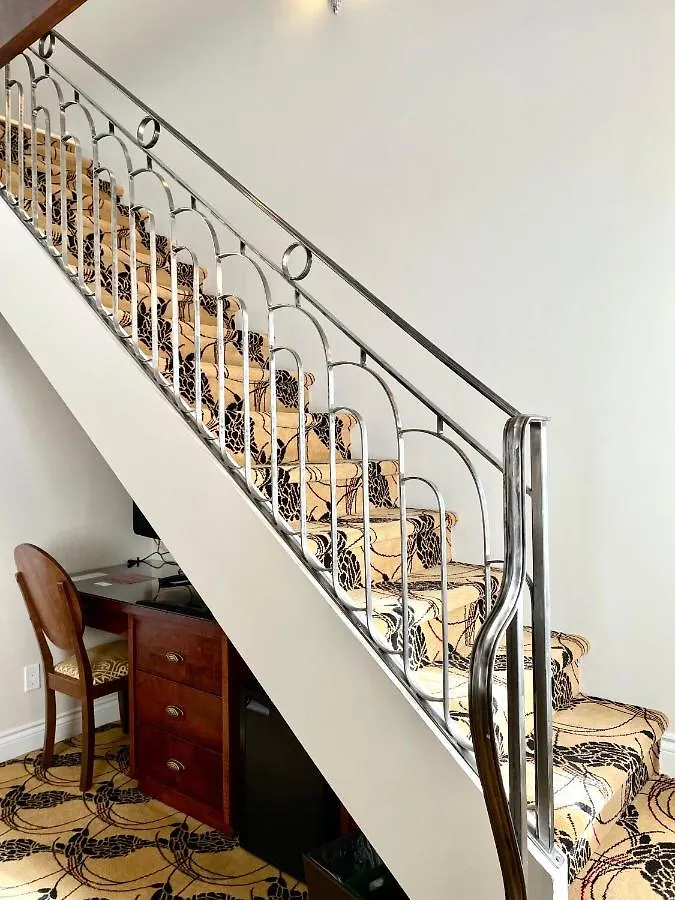 ***  Hotel Manoir D'Auteuil Quebec City Canada
