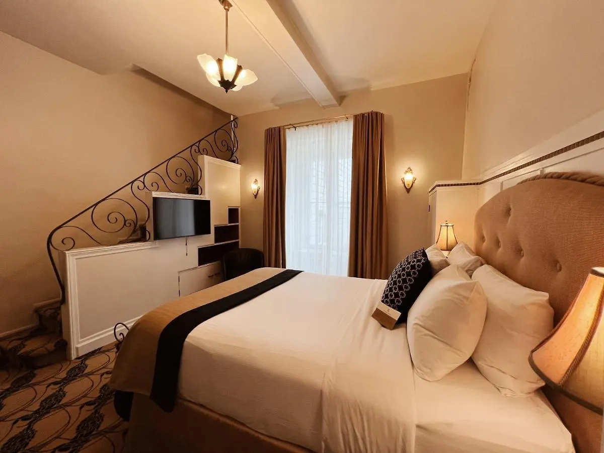Hotel Manoir D'Auteuil Quebec City