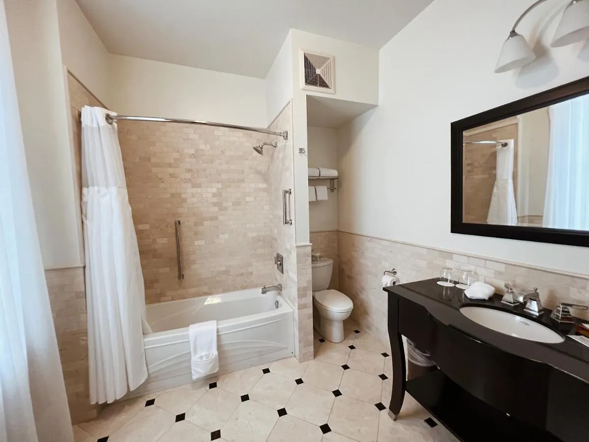 Hotel Manoir D'Auteuil Quebec City