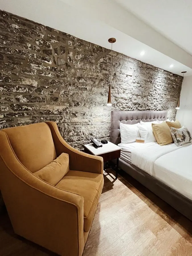 Hotel Manoir D'Auteuil Quebec City