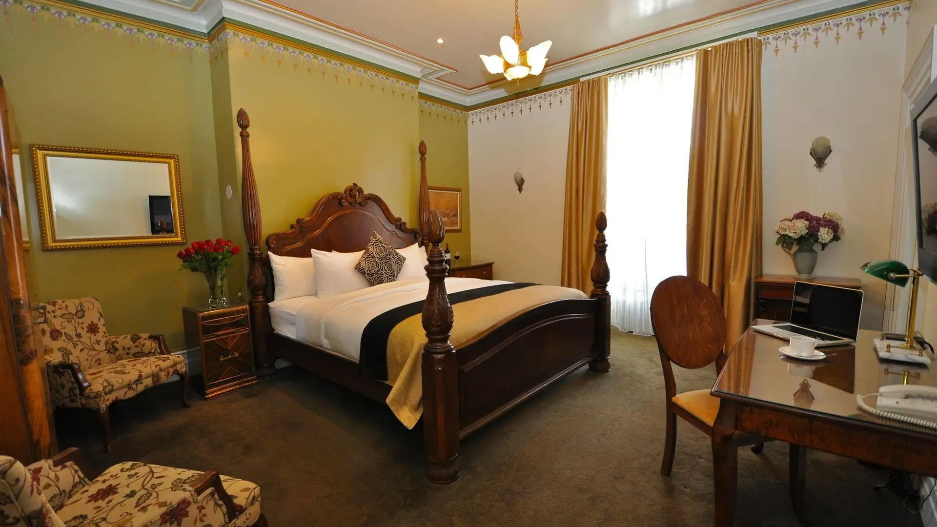 Hotel Manoir D'Auteuil Quebec City