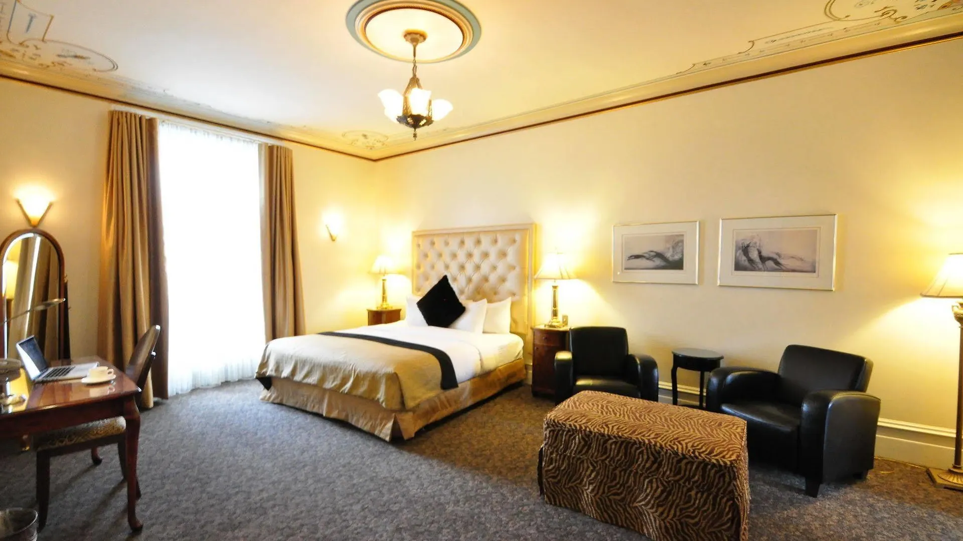 Hotel Manoir D'Auteuil Quebec City